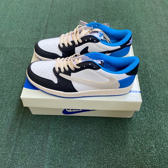 Travis Scott Jordan 1 “fragments” - Picture 2 of 8